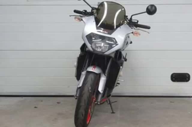 Aprilia Tuono (2005) thumbnail 2
