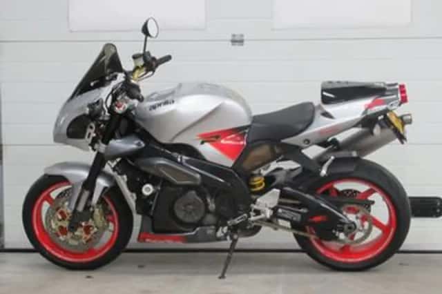 Aprilia Tuono (2005) thumbnail 3