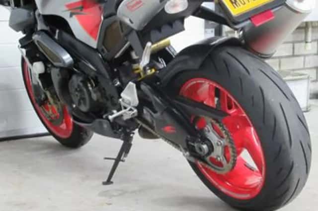 Aprilia Tuono (2005) thumbnail 5