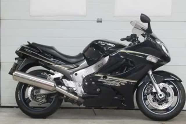 Kawasaki ZZR1200 (2004) thumbnail 1