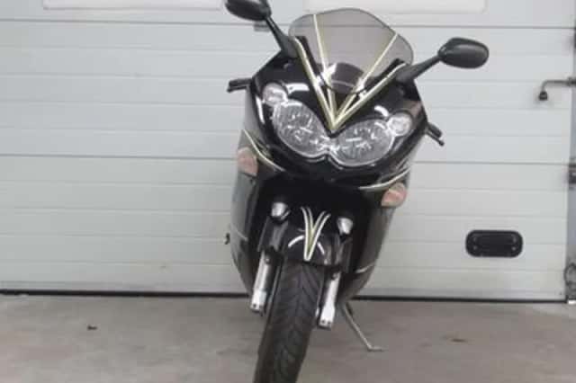 Kawasaki ZZR1200 (2004) thumbnail 2