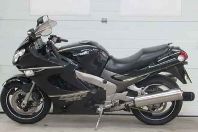 Kawasaki ZZR1200 (2004) thumbnail 3