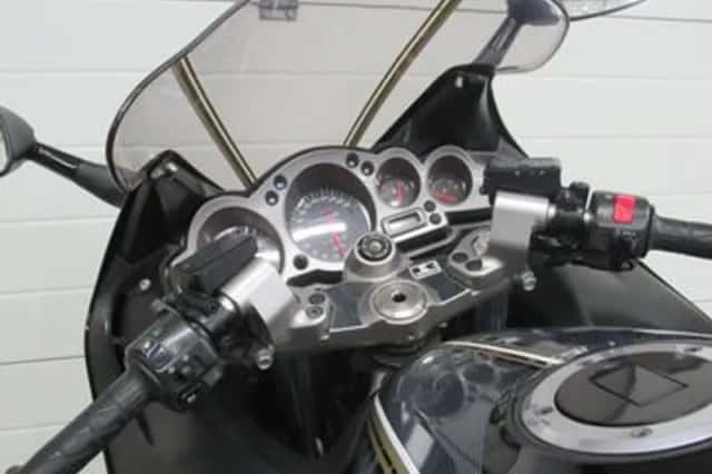 Kawasaki ZZR1200 (2004) thumbnail 6