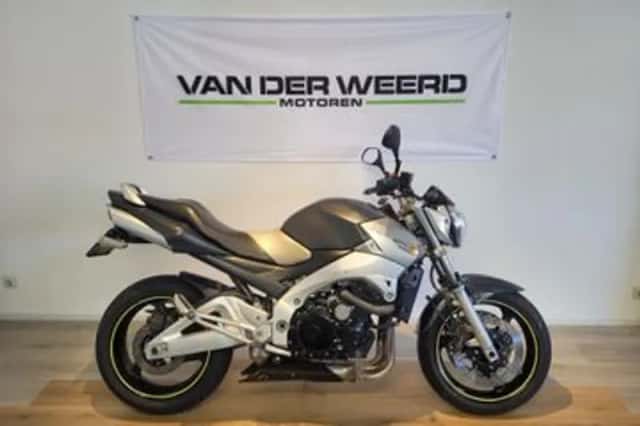 Suzuki GSR600 (2007) thumbnail 1