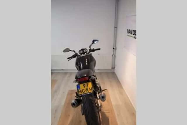 Ducati Monster 620 Dark (2002) thumbnail 4