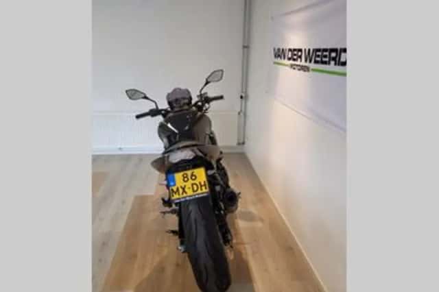 Kawasaki Z 750R (2013) thumbnail 4