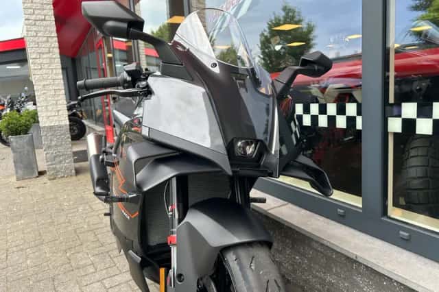 KTM 990 Zo goed als KTM 990 RC R. motor dus eventueel ook zakelijk te rijden (2026) thumbnail 6