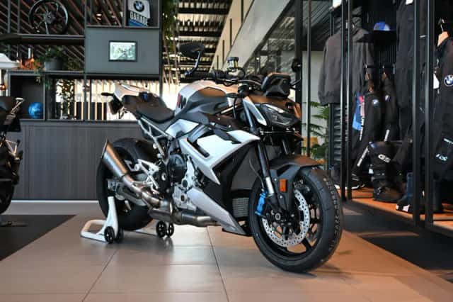 BMW M 1000 R White Aluminium metallic (2026) thumbnail 3