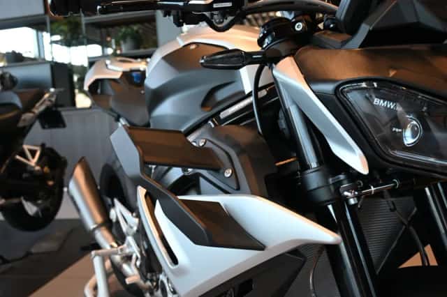 BMW M 1000 R White Aluminium metallic (2026) thumbnail 5