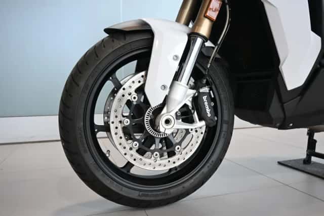 BMW S 1000 XR M MotorSport (2023) thumbnail 4