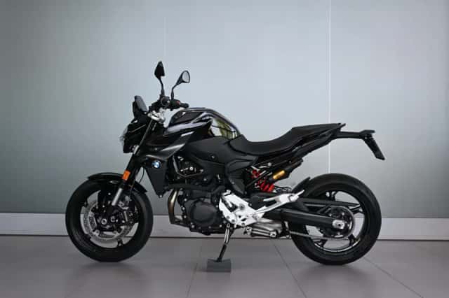 BMW F 900 R Triple Black (2026) thumbnail 2