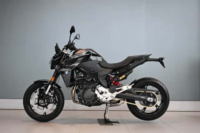 BMW F 900 R Triple Black (2026) thumbnail 2