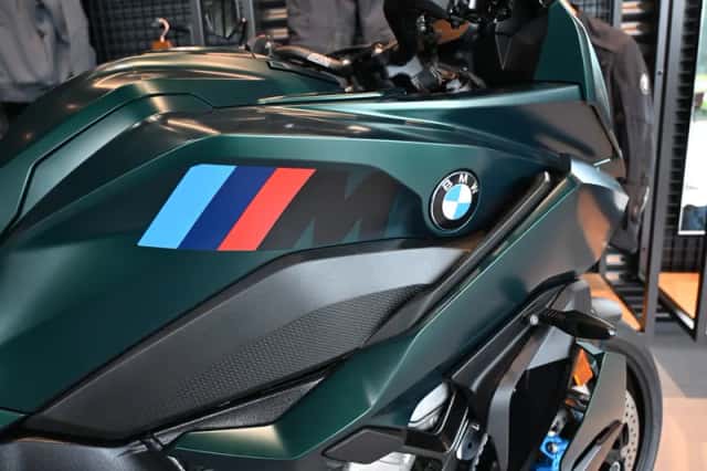 BMW M 1000 XR Aurelius Green Metallic (2026) thumbnail 5