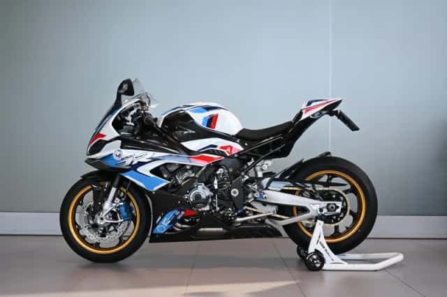 BMW M 1000 RR (2022) thumbnail 2