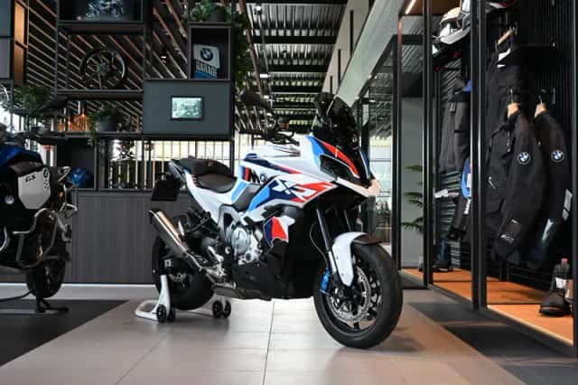 BMW M 1000 XR (2024) thumbnail 3