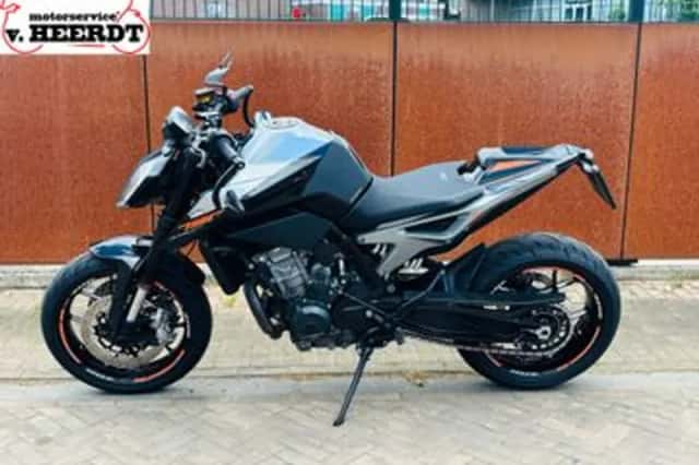 KTM 790 Duke (2018) thumbnail 1