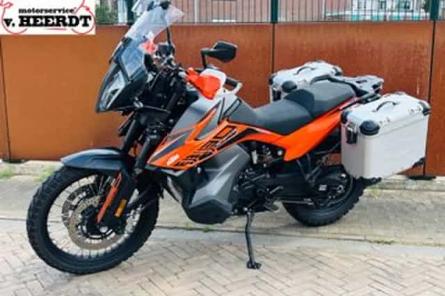 KTM 890 Adventure (2021) thumbnail 2