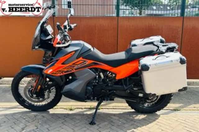 KTM 890 Adventure (2021) thumbnail 4