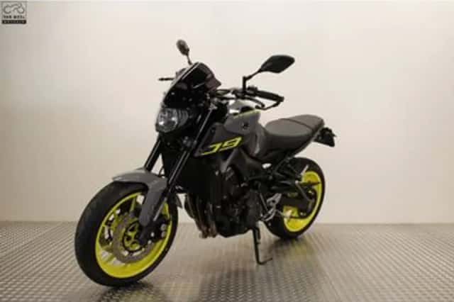 Yamaha MT-09 (2016) thumbnail 3