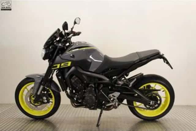 Yamaha MT-09 (2016) thumbnail 4
