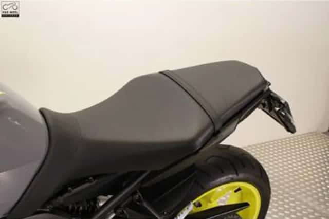 Yamaha MT-09 (2016) thumbnail 5