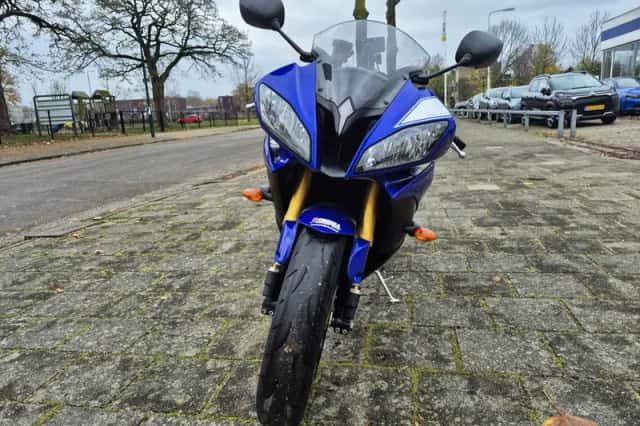 Yamaha YZF-R6 (2008) thumbnail 3