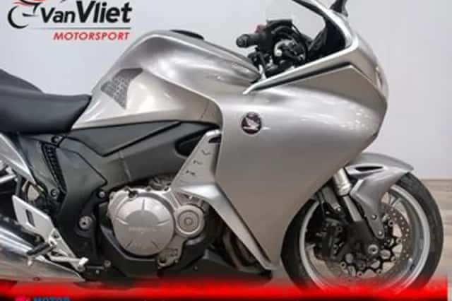 Honda VFR1200 (2010) thumbnail 3