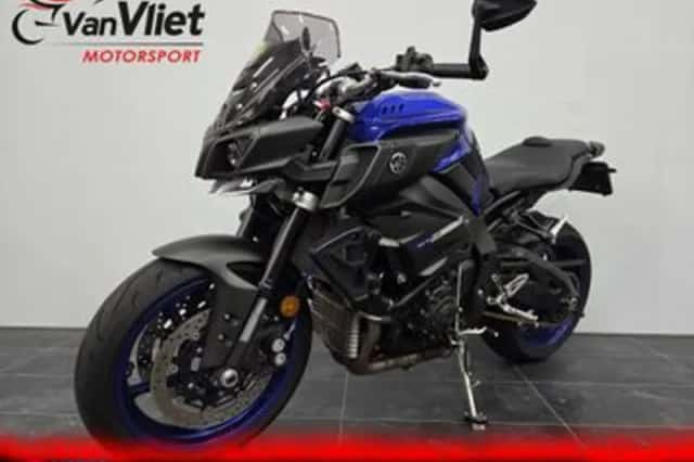 Yamaha MT-10 (2016) thumbnail 2