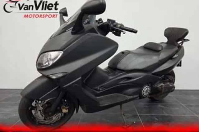 Yamaha Tmax Black MAX (2004) thumbnail 2