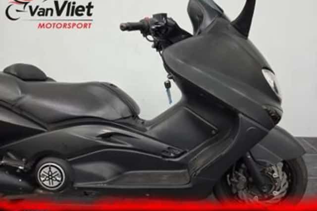Yamaha Tmax Black MAX (2004) thumbnail 3