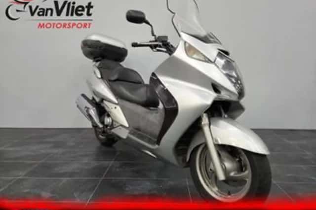 Honda FJS600 Silver Wing (2003) thumbnail 1