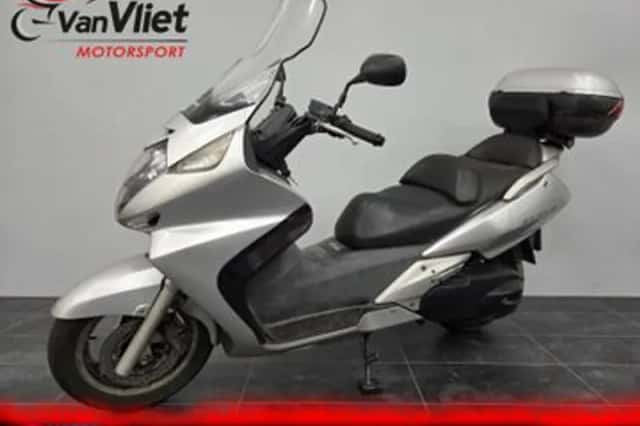 Honda FJS600 Silver Wing (2003) thumbnail 2