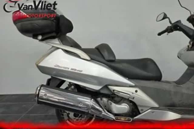 Honda FJS600 Silver Wing (2003) thumbnail 3