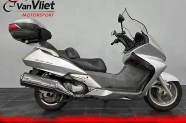Honda FJS600 Silver Wing (2003) thumbnail 4