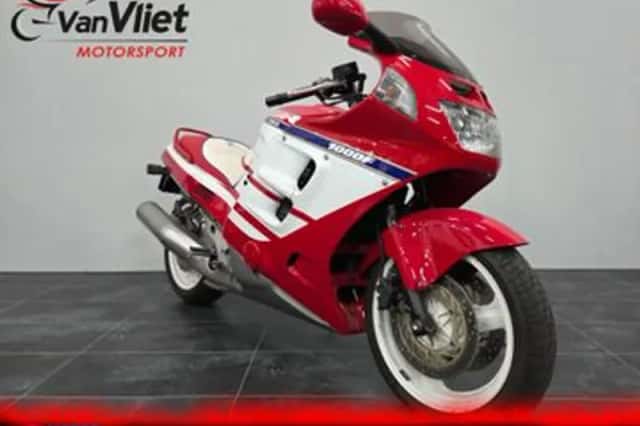 Honda CBR 1000 F (1991) thumbnail 1