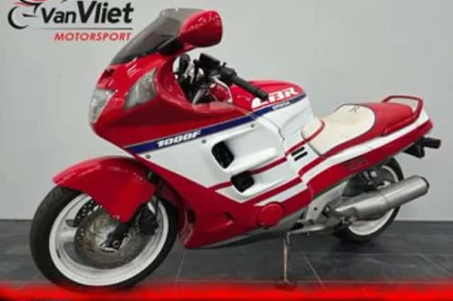 Honda CBR 1000 F (1991) thumbnail 2
