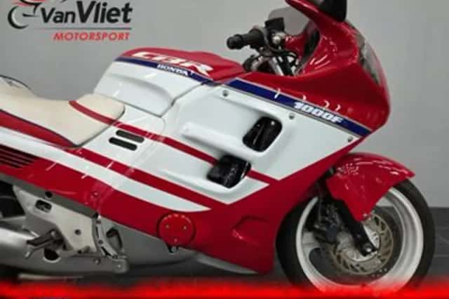Honda CBR 1000 F (1991) thumbnail 3