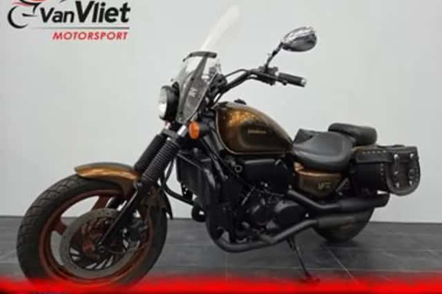Honda VF 750C Magna (1996) thumbnail 2