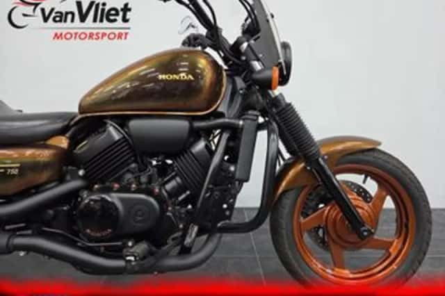 Honda VF 750C Magna (1996) thumbnail 3