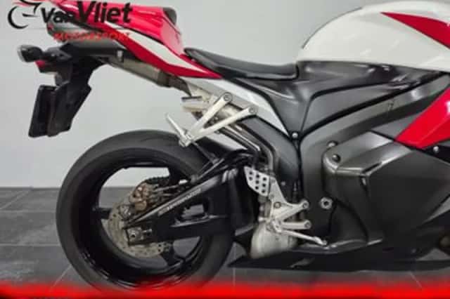 Honda CBR600RR (2009) thumbnail 4