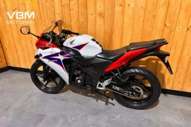 Honda CBR125R (2011) thumbnail 5