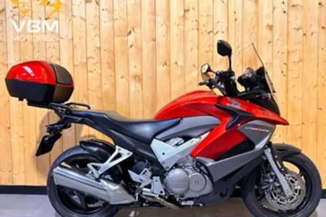 Honda VFR800 (2012) thumbnail 1