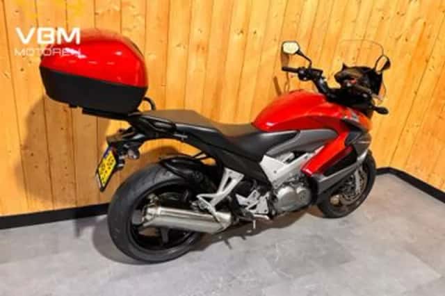 Honda VFR800 (2012) thumbnail 3