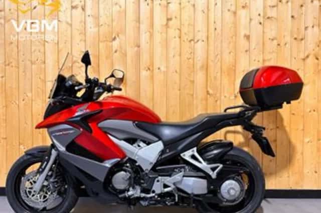 Honda VFR800 (2012) thumbnail 4