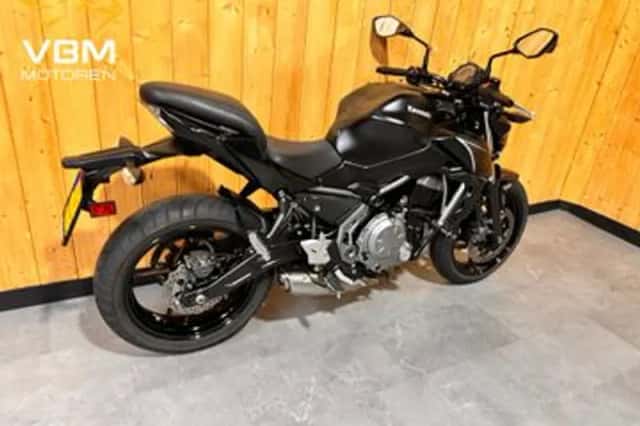 Kawasaki Z650 (2017) thumbnail 3