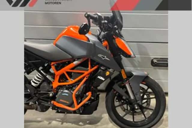 KTM 390 Duke (2024) thumbnail 2