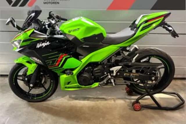 Kawasaki Ninja 400 (2024) thumbnail 4