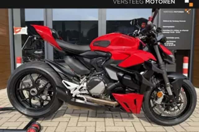 Ducati Streetfighter V2 (2022) thumbnail 1