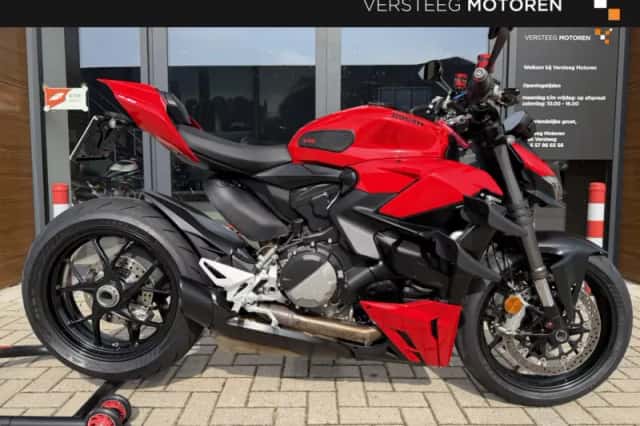 Ducati Streetfighter V2 (2022) thumbnail 2