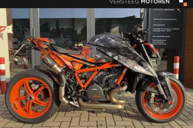 KTM 1290 Super Duke R EVO (2023) thumbnail 2